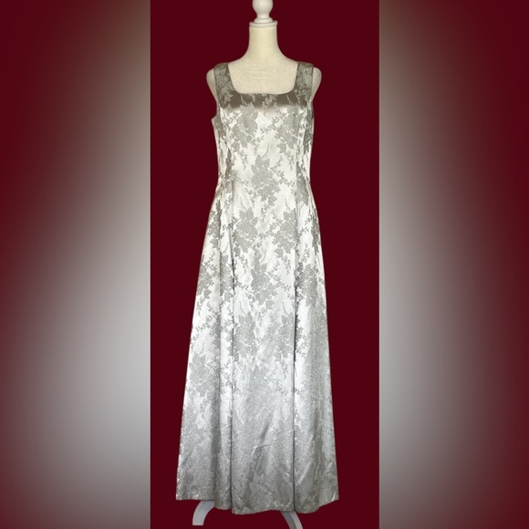 Scott McClintock Dresses & Skirts - Scott McClintock silver metallic formal/ Prom/ bridesmaid/ wedding dress Vtg. 10